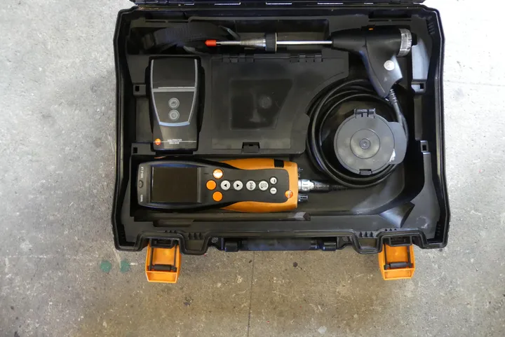 Testo Abgas Analysegerät Modell: 330 2 LX